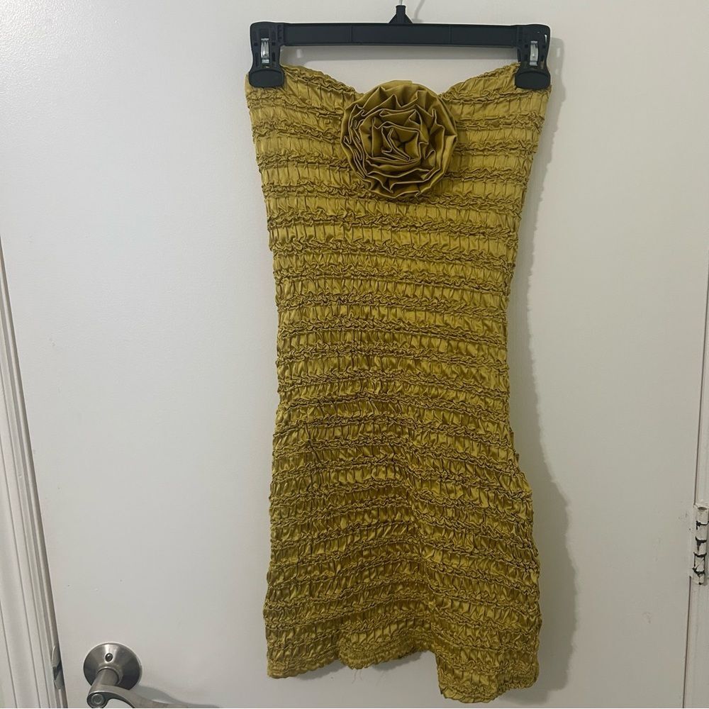 Fashion Nova | Chartreuse Textured Strapless Mini Dress | Size Medium NWT